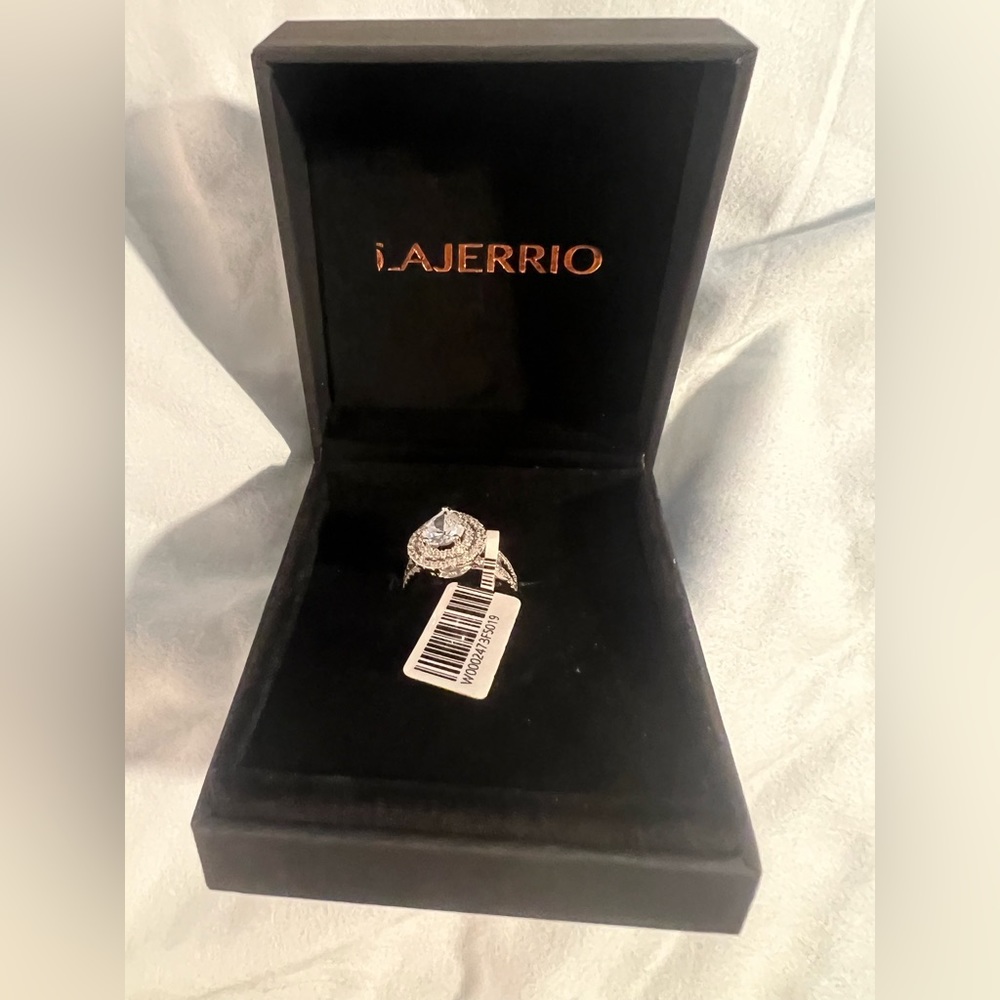 Brand New with Box  Lajerrio pear shape Engagement Ring size 6.5 weight 5.43